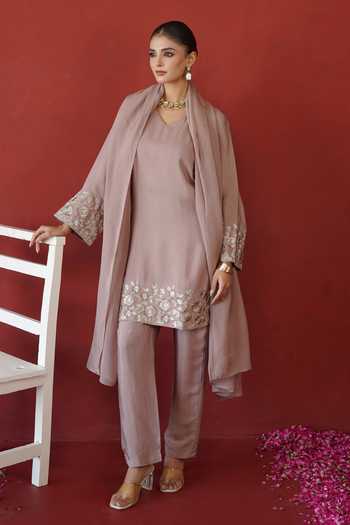 Masoomm Floral Zari Embroidered Kurta Set 