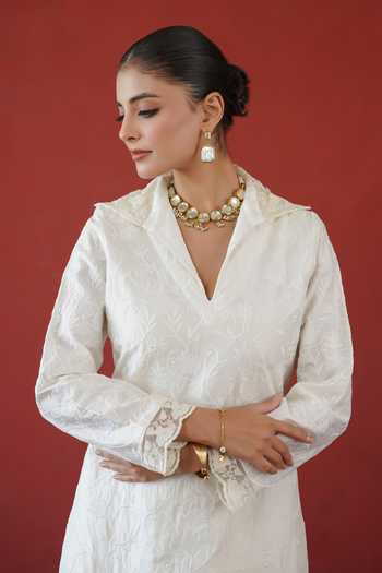 Masoomm Off White Shantoon V-neck, Yes Thread Embroidered Kurta And Pant Set at Aza Fashions Masoomm_Off White Shantoon V-neck, Yes Thread Embroidered Kurta And Pant Set _at_Aza_Fashions