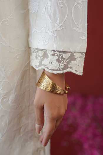 Buy Masoomm Off White Shantoon V-neck, Yes Thread Embroidered Kurta And Pant Set Buy_Masoomm_Off White Shantoon V-neck, Yes Thread Embroidered Kurta And Pant Set