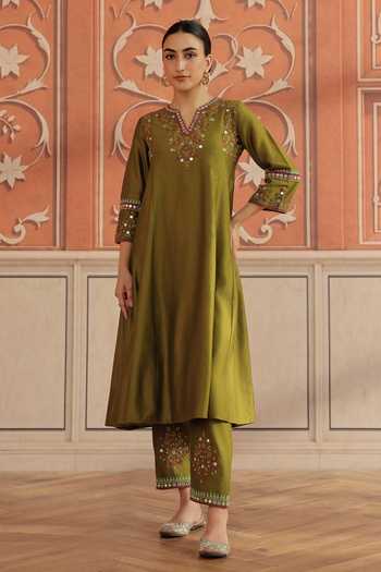 Dohr India Olive Green Silk, Cotton, Chanderi, Organza V-neck, Yes Lehar Kurta Set at Aza Fashions Dohr India_Olive Green Silk, Cotton, Chanderi, Organza V-neck, Yes Lehar Kurta Set _at_Aza_Fashions