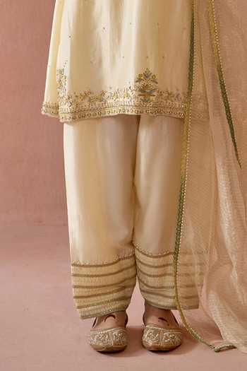 Kritika Dawar Ivory , Organza Halter Neck Inayat Embroidered Kurta Salwar Set Online at Aza Fashions Kritika Dawar_Ivory , Organza Halter Neck Inayat Embroidered Kurta Salwar Set _Online_at_Aza_Fashions