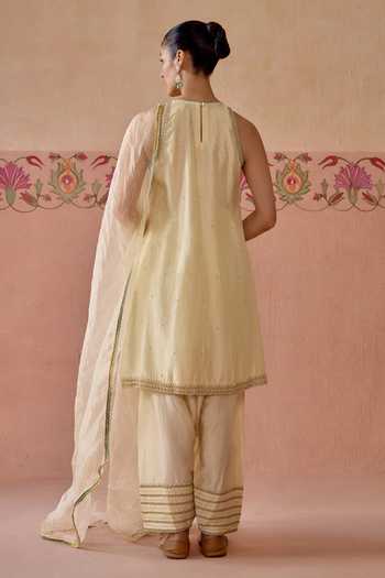 Kritika Dawar Inayat Embroidered Kurta Salwar Set