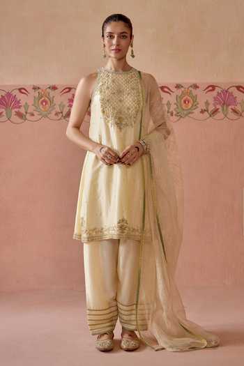 Kritika Dawar Inayat Embroidered Kurta Salwar Set