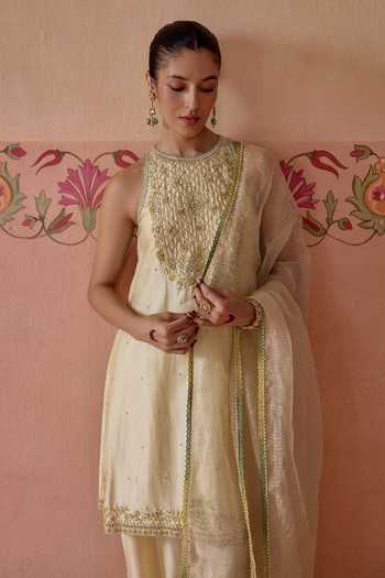 Buy Kritika Dawar Ivory , Organza Halter Neck Inayat Embroidered Kurta Salwar Set Online at Aza Fashions Buy_Kritika Dawar_Ivory , Organza Halter Neck Inayat Embroidered Kurta Salwar Set _Online_at_Aza_Fashions