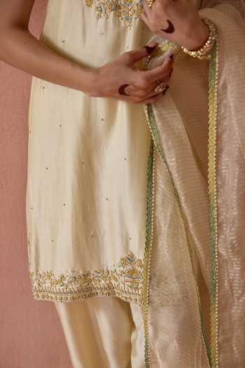 Shop Kritika Dawar Ivory , Organza Halter Neck Inayat Embroidered Kurta Salwar Set Online at Aza Fashions Shop_Kritika Dawar_Ivory , Organza Halter Neck Inayat Embroidered Kurta Salwar Set _Online_at_Aza_Fashions
