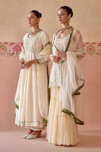 Buy Kritika Dawar Ivory Silk, Organza Scoop Neck Zaha Placement Embroidered Anarkali Set Buy_Kritika Dawar_Ivory Silk, Organza Scoop Neck Zaha Placement Embroidered Anarkali Set