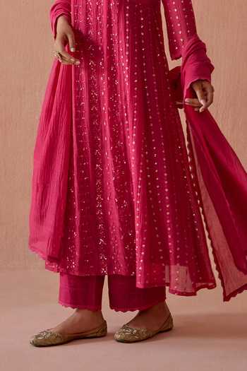 Kritika Dawar Pink Chanderi, Cotton Split V-neck, Yes Saanjh Thread Embroidered Kurta Set Online at Aza Fashions Kritika Dawar_Pink Chanderi, Cotton Split V-neck, Yes Saanjh Thread Embroidered Kurta Set _Online_at_Aza_Fashions