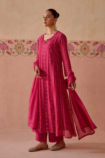 Buy Kritika Dawar Pink Chanderi, Cotton Split V-neck, Yes Saanjh Thread Embroidered Kurta Set Online at Aza Fashions Buy_Kritika Dawar_Pink Chanderi, Cotton Split V-neck, Yes Saanjh Thread Embroidered Kurta Set _Online_at_Aza_Fashions