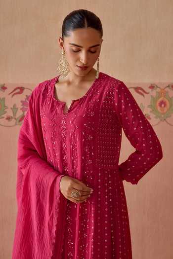 Kritika Dawar Pink Chanderi, Cotton Split V-neck, Yes Saanjh Thread Embroidered Kurta Set at Aza Fashions Kritika Dawar_Pink Chanderi, Cotton Split V-neck, Yes Saanjh Thread Embroidered Kurta Set _at_Aza_Fashions