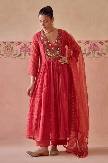 Kritika Dawar Chirai Yoke Embroidered Kurta Set