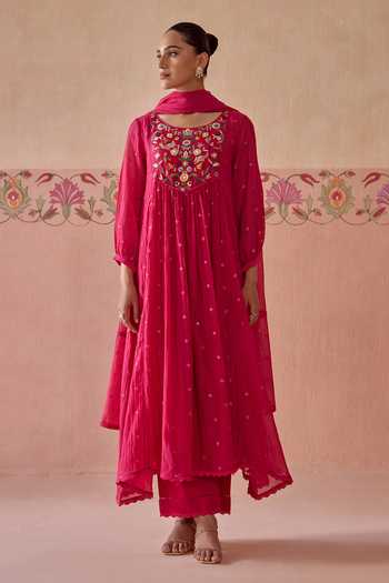 Kritika Dawar Phool Embroidered Kurta Set