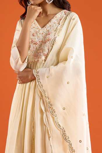 Shop Aariyana Couture Cream Chanderi V-neck, Yes Yoke Embroidered Kurta Set Shop_Aariyana Couture_Cream Chanderi V-neck, Yes Yoke Embroidered Kurta Set