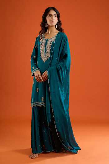 Aariyana Couture Floral Embroidered Kurta Set 