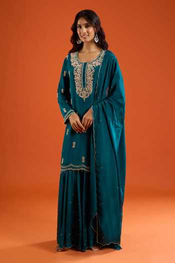 Shop Aariyana Couture Green Chinon Scoop Neck, Yes Floral Embroidered Kurta Set Online at Aza Fashions Shop_Aariyana Couture_Green Chinon Scoop Neck, Yes Floral Embroidered Kurta Set _Online_at_Aza_Fashions