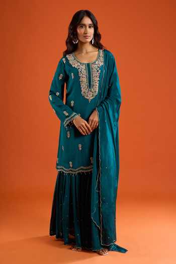Aariyana Couture Green Chinon Scoop Neck, Yes Floral Embroidered Kurta Set at Aza Fashions Aariyana Couture_Green Chinon Scoop Neck, Yes Floral Embroidered Kurta Set _at_Aza_Fashions