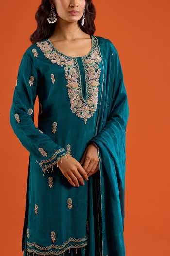 Buy Aariyana Couture Green Chinon Scoop Neck, Yes Floral Embroidered Kurta Set Buy_Aariyana Couture_Green Chinon Scoop Neck, Yes Floral Embroidered Kurta Set