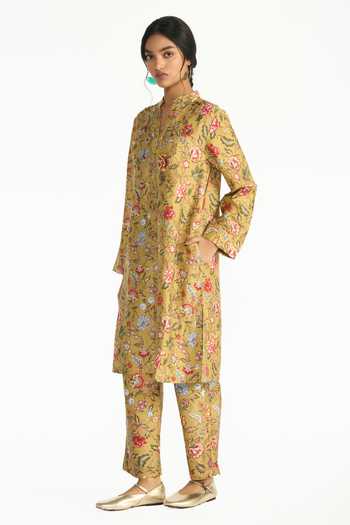 Payal Pratap Gold Silk, Dupion Mandarin Collar, Yes Madhavi Floral Print Tunic And Pant Set Online at Aza Fashions Payal Pratap_Gold Silk, Dupion Mandarin Collar, Yes Madhavi Floral Print Tunic And Pant Set _Online_at_Aza_Fashions