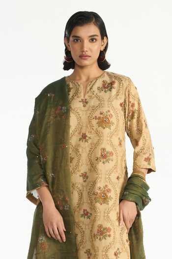 Payal Pratap Beige Chanderi Round Neck, Yes Parijat Floral Print Kurta Set at Aza Fashions Payal Pratap_Beige Chanderi Round Neck, Yes Parijat Floral Print Kurta Set _at_Aza_Fashions