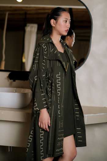 The Terra Tribe Green Cotton Open Neck Kobe Mud Print Long Trench Jacket Online at Aza Fashions The Terra Tribe_Green Cotton Open Neck Kobe Mud Print Long Trench Jacket _Online_at_Aza_Fashions