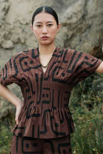 The Terra Tribe Brown Cotton V-neck Meknes Big Print Kimono Top Online at Aza Fashions The Terra Tribe_Brown Cotton V-neck Meknes Big Print Kimono Top _Online_at_Aza_Fashions