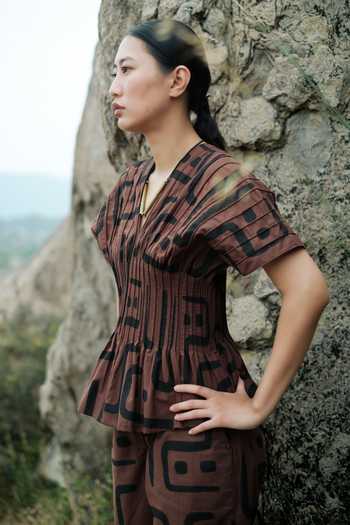 Buy The Terra Tribe Brown Cotton V-neck Meknes Big Print Kimono Top Online at Aza Fashions Buy_The Terra Tribe_Brown Cotton V-neck Meknes Big Print Kimono Top _Online_at_Aza_Fashions