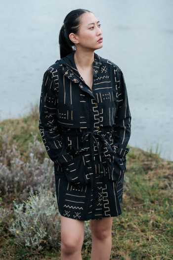 Buy The Terra Tribe Black Cotton Open Neck Bodrum Mud Print Utility Jacket Dress Online at Aza Fashions Buy_The Terra Tribe_Black Cotton Open Neck Bodrum Mud Print Utility Jacket Dress _Online_at_Aza_Fashions