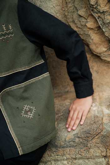 Buy The Terra Tribe Green Cotton Collared Neck Canyon Tribal Four Patch Shirt Online at Aza Fashions Buy_The Terra Tribe_Green Cotton Collared Neck Canyon Tribal Four Patch Shirt _Online_at_Aza_Fashions
