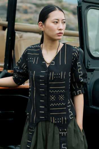 Buy The Terra Tribe Black Cotton V-neck Masai Mud Print Vest Online at Aza Fashions Buy_The Terra Tribe_Black Cotton V-neck Masai Mud Print Vest _Online_at_Aza_Fashions