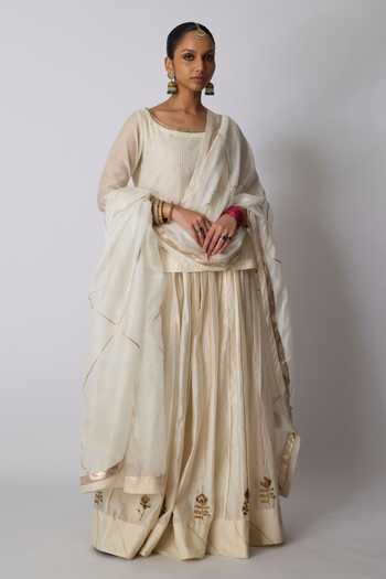 Rhua Payal Embroidered Top Lehenga Set 