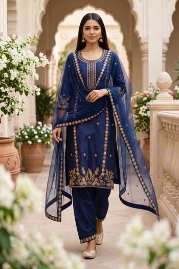 Samyukta Singhania Embroidered Raw Silk Kurta Set 
