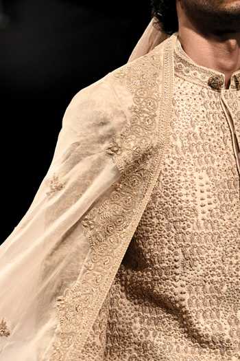 Dolly J Ivory Yashvardhan Dori Embroidered Dupatta Online at Aza Fashions Dolly J_Ivory Yashvardhan Dori Embroidered Dupatta _Online_at_Aza_Fashions