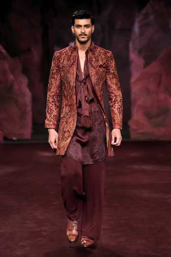 Dolly J Lakshya Embroidered Sherwani Set 