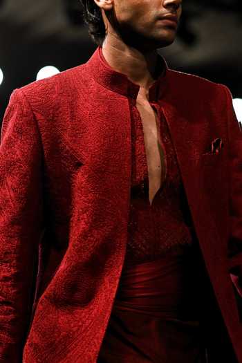 Dolly J Rangrez Kashidaari Motif Sherwani Set 