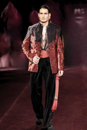 Dolly J Rivan Paisley Embroidered Bandhgala Set 