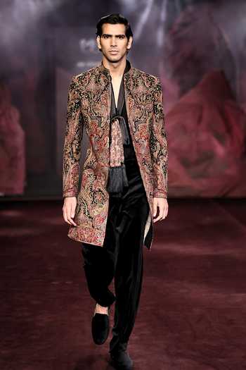 Dolly J Ebon Embroidered Sherwani Set 