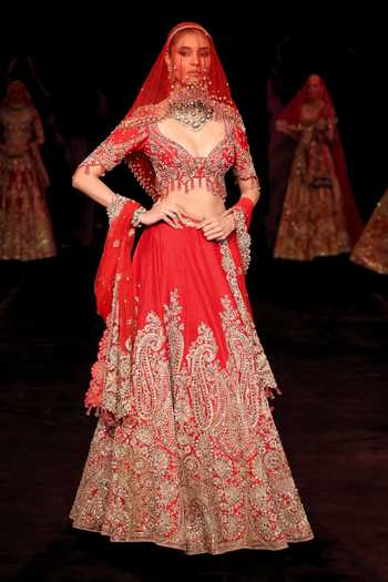Dolly J_Red Silk, Tulle Sweetheart Chitravali Zardozi Embroidered Bridal Lehenga Set _Online_at_Aza_Fashions