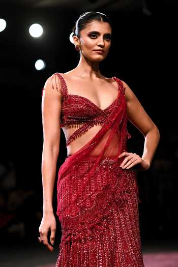 Buy_Dolly J_Red Tulle Sweetheart Neck Varnika Embellished Lehenga Set _Online_at_Aza_Fashions