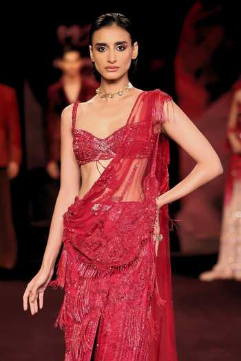 Dolly J_Wine Tulle Sweetheart Neck Lohini Embroidered Pre-draped Saree With Blouse _Online_at_Aza_Fashions