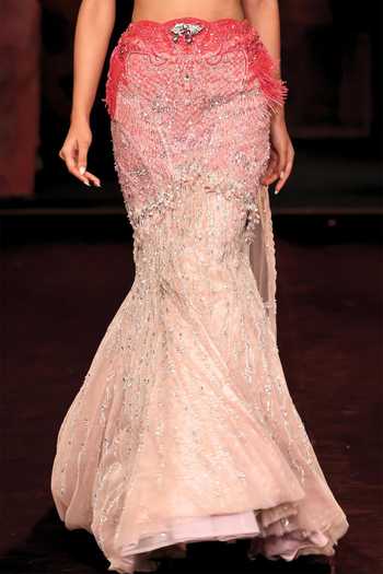 Dolly J_Pink Tulle Sweetheart Neck Lavangi Embroidered Lehenga Set _Online_at_Aza_Fashions