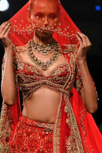 Dolly J_Red Silk, Tulle Sweetheart Neck Kashika Embroidered Bridal Lehenga Set _at_Aza_Fashions