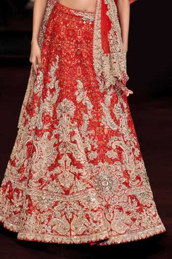 Buy_Dolly J_Red Silk, Tulle Sweetheart Neck Kashika Embroidered Bridal Lehenga Set 