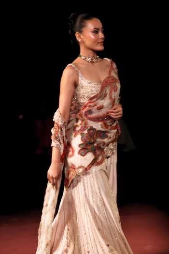 Dolly J Ivory , Organza Muktika Hand Embroidered Pre-draped Saree Set Online at Aza Fashions Dolly J_Ivory , Organza Muktika Hand Embroidered Pre-draped Saree Set _Online_at_Aza_Fashions