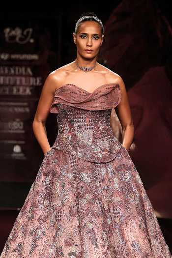 Shop Dolly J Pink Tulle Beads, Stones Sweetheart Neck Mridvika Crystal Embellished Gown Online at Aza Fashions Shop_Dolly J_Pink Tulle Beads, Stones Sweetheart Neck Mridvika Crystal Embellished Gown _Online_at_Aza_Fashions