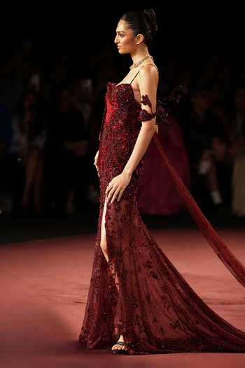 Dolly J Maroon Tulle Sequins, Beads, Stones, Crystals Sweetheart Vritti Sculpted Gown Online at Aza Fashions Dolly J_Maroon Tulle Sequins, Beads, Stones, Crystals Sweetheart Vritti Sculpted Gown _Online_at_Aza_Fashions