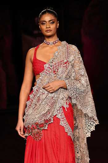 Dolly J_Red Silk, Tulle Sweetheart Neck Rohita Embellished Pre-draped Saree Set _Online_at_Aza_Fashions
