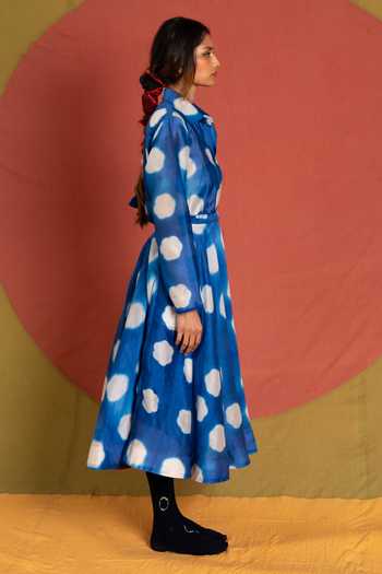 KA-Sha_Blue Chanderi Clamp Dyed Full Circle Skirt _Online_at_Aza_Fashions