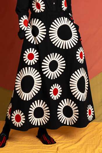 Buy KA-Sha Black Cotton Naseem Tiger Applique Skirt Online at Aza Fashions Buy_KA-Sha_Black Cotton Naseem Tiger Applique Skirt _Online_at_Aza_Fashions