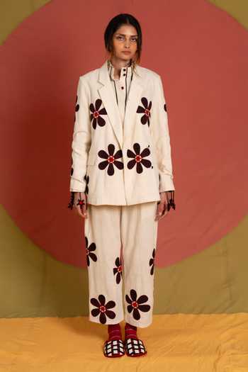Buy_KA-Sha_White Cotton Collared Neck Florist Applique Blazer _Online_at_Aza_Fashions