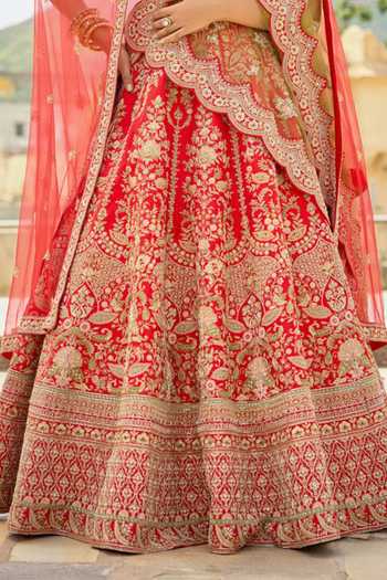 Kalighata Red Silk Sweetheart Neck Amrita Bridal Lehenga Set Online at Aza Fashions Kalighata_Red Silk Sweetheart Neck Amrita Bridal Lehenga Set _Online_at_Aza_Fashions