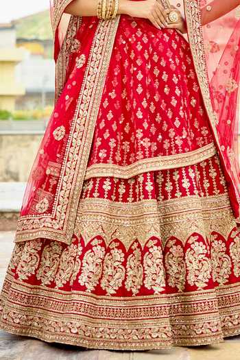Kalighata Maroon Silk Sweetheart Neck Komolika Bridal Lehenga Set Online at Aza Fashions Kalighata_Maroon Silk Sweetheart Neck Komolika Bridal Lehenga Set _Online_at_Aza_Fashions
